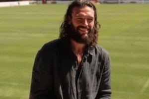 这造型还认识吗？英超名宿卡罗尔加盟第6级别球队，留长发+大胡子