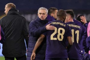 必赢下载-【观察】喷球员捧对手 没有后招的穆帅还能秀多久？