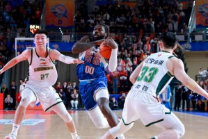 末节4分苦吞4连败！曝杨鸣已经下课，辽宁球迷评论区炸锅，太讽刺