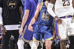 必赢官网-圣诞大战还看湖勇春晚！詹库对飚30+  小里准绝杀