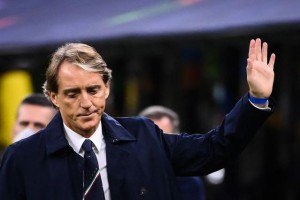 必赢-曼奇尼：博努奇犯错不应该 小基耶萨：两黄牌都勉强