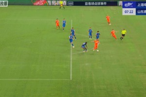 雷速评审团：刘洋传中打到马纳法手臂裁判未判点，判罚正确吗