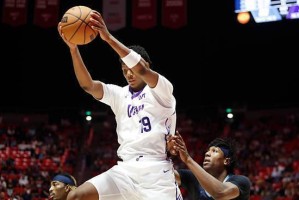 调整能力相当不错！爵士新科5号秀在夏联次战中立刻找回了状态？