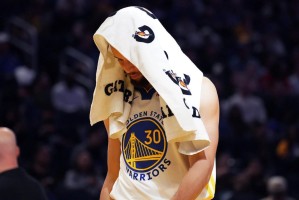 bwin必赢-净效率-2.3，每场自挖一坑，科尔视而不见！勇士首发变阵已有答案